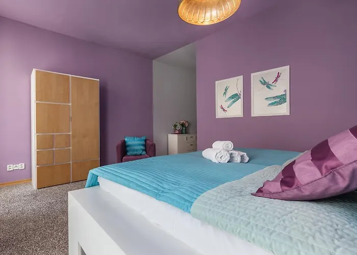 Lovely - Truhlarska *