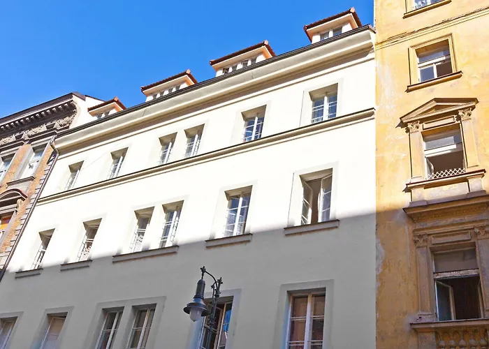 Lovely - Truhlarska Praha
