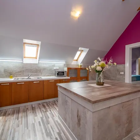 Lovely - Truhlarska Apartmán