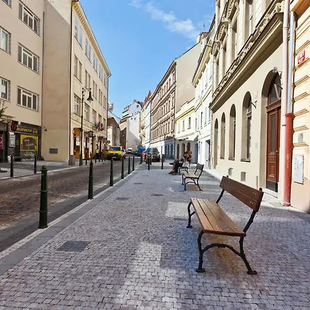 Lovely - Truhlarska * Praha